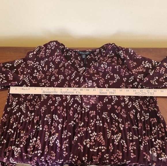 41 Hawthorn Burgandy Flowy Floral Sheer Top Medium Petite - Picture 12 of 12